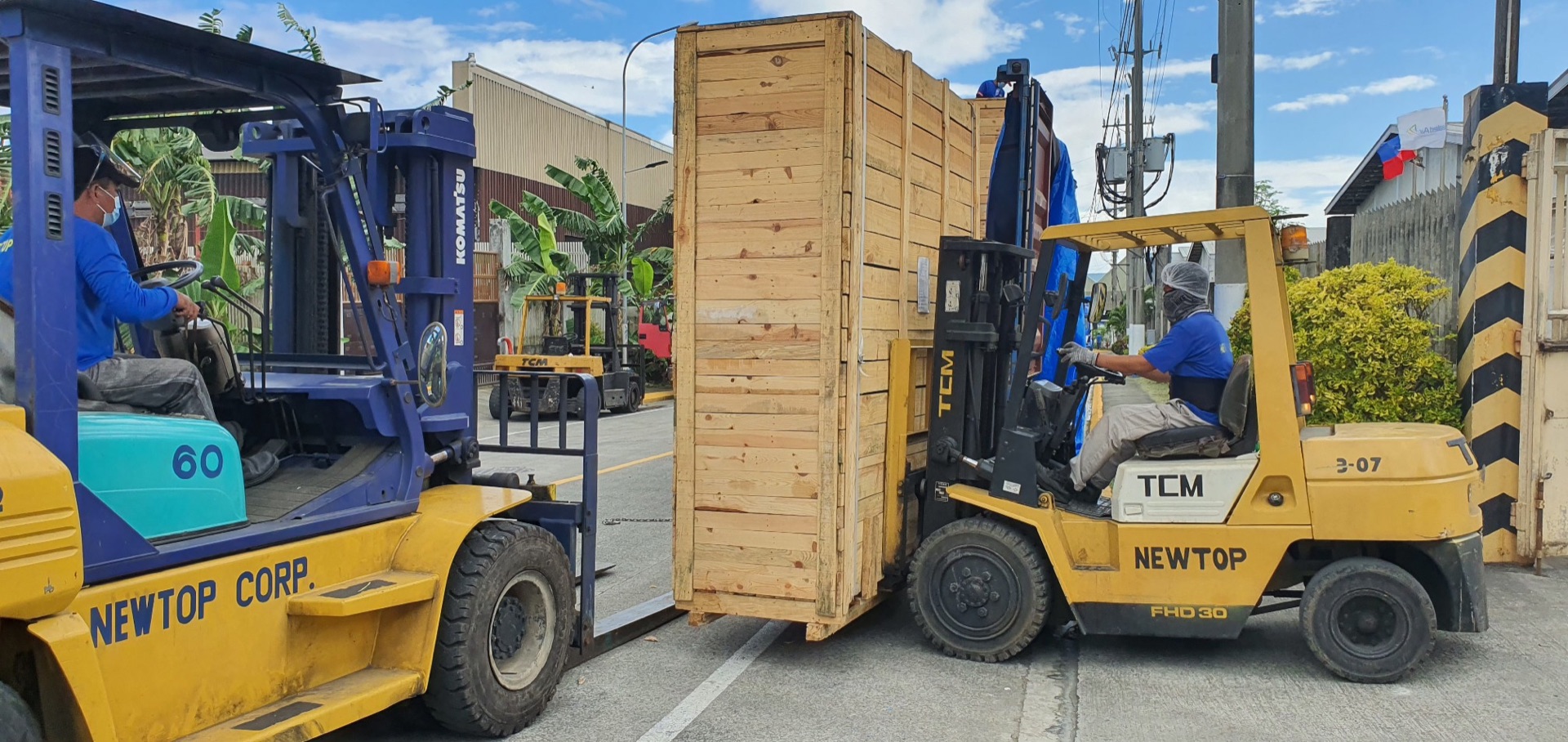 Newtop Corporation crew on the job — site 10