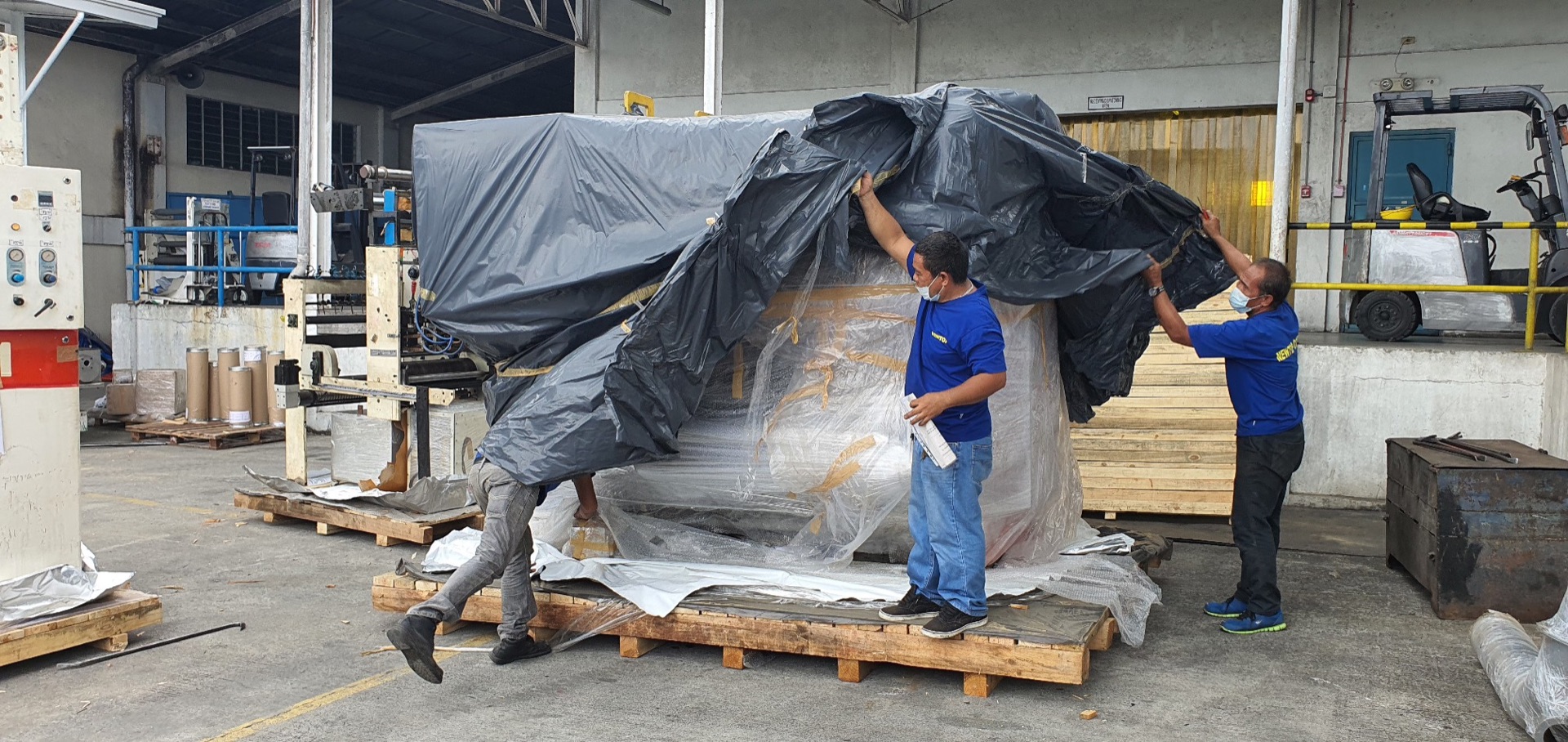 Newtop Corporation crew on the job — site 12