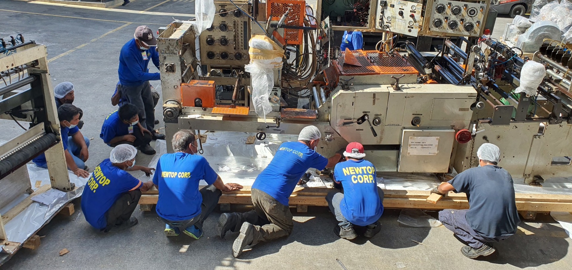 Newtop Corporation crew on the job — site 13