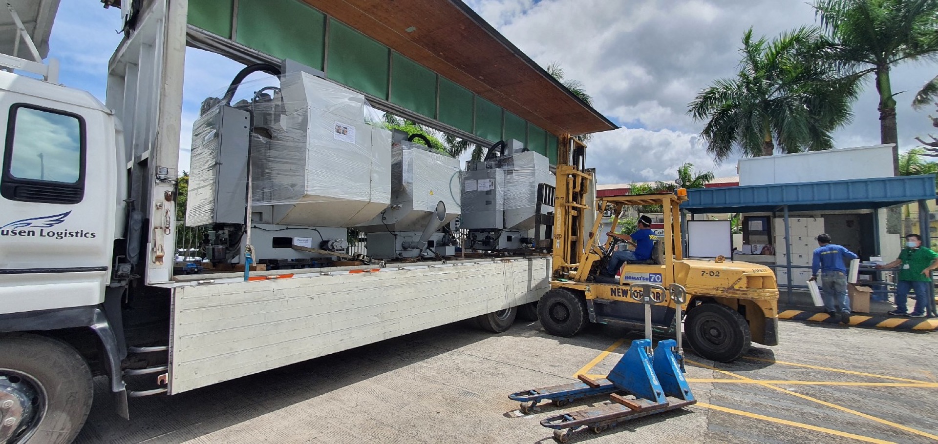 Newtop Corporation crew on the job — site 4