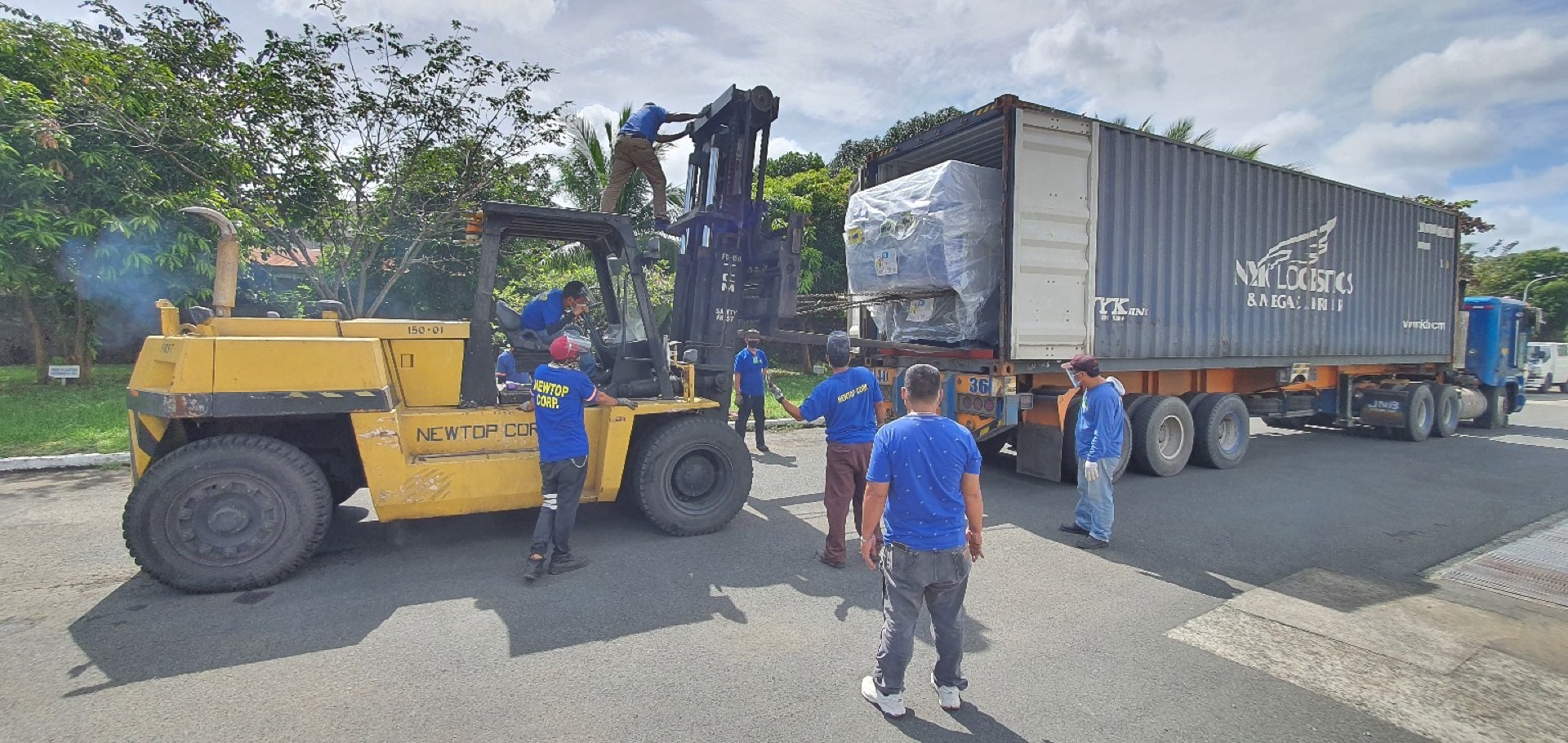 Newtop Corporation crew on the job — site 7