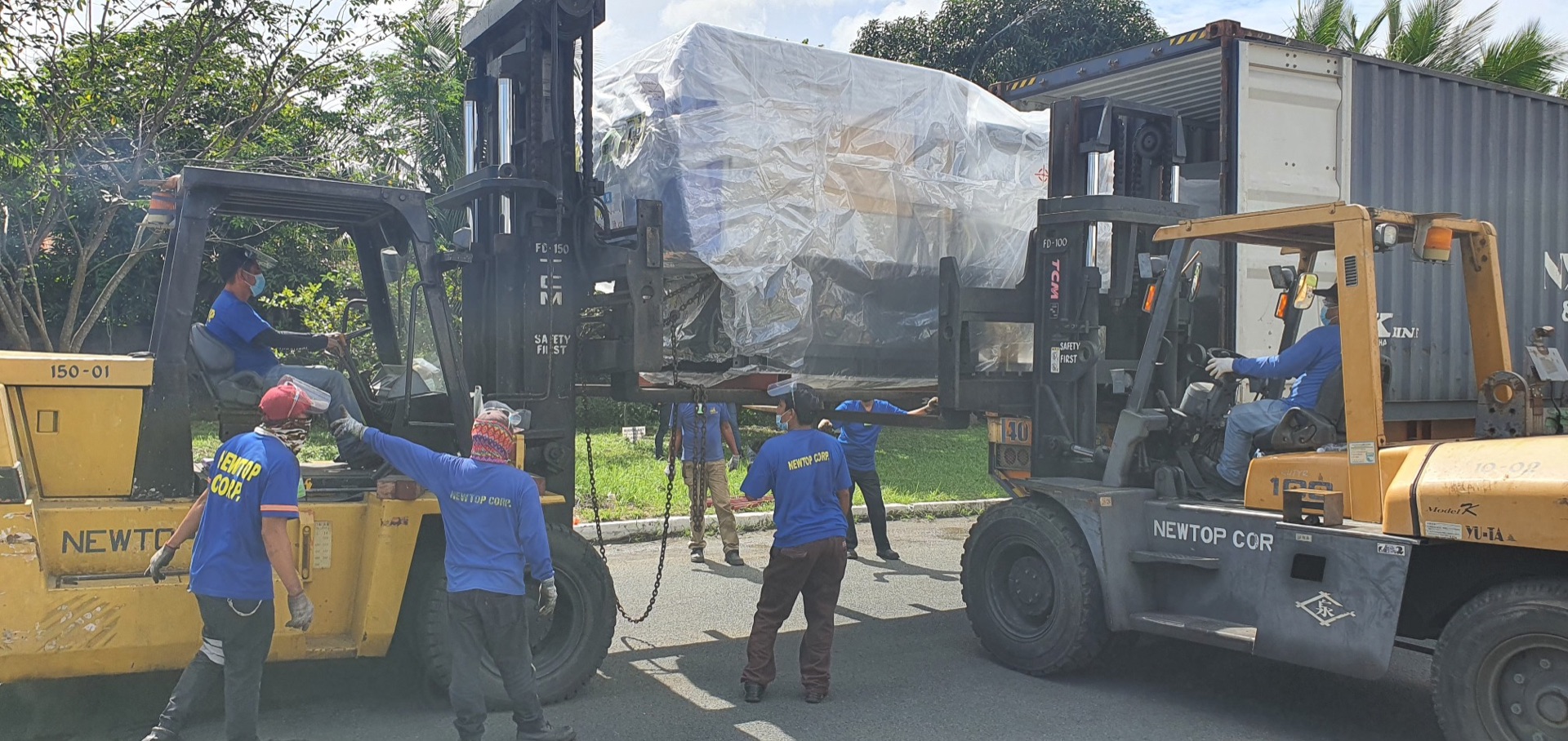 Newtop Corporation crew on the job — site 8