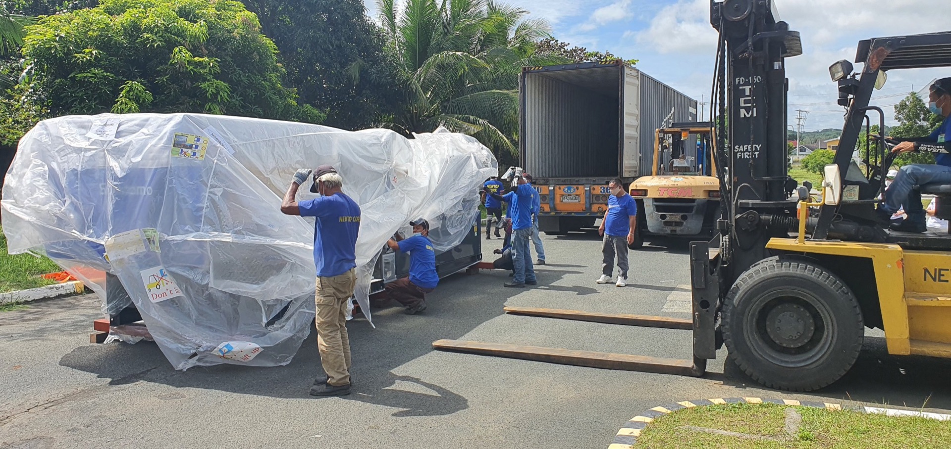 Newtop Corporation crew on the job — site 9